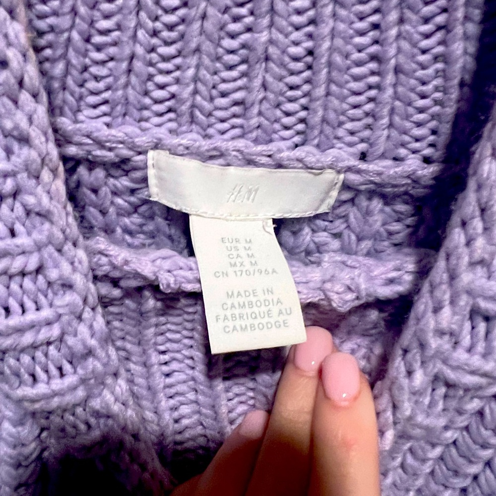 H&M thick knit sweater size medium never worn!!